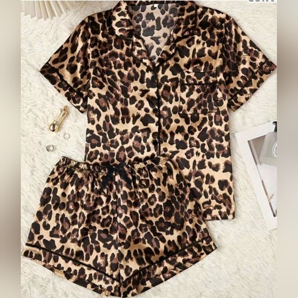 SHEIN Other - SHEIN Plus Size 2 Piece Leopard Pajamas